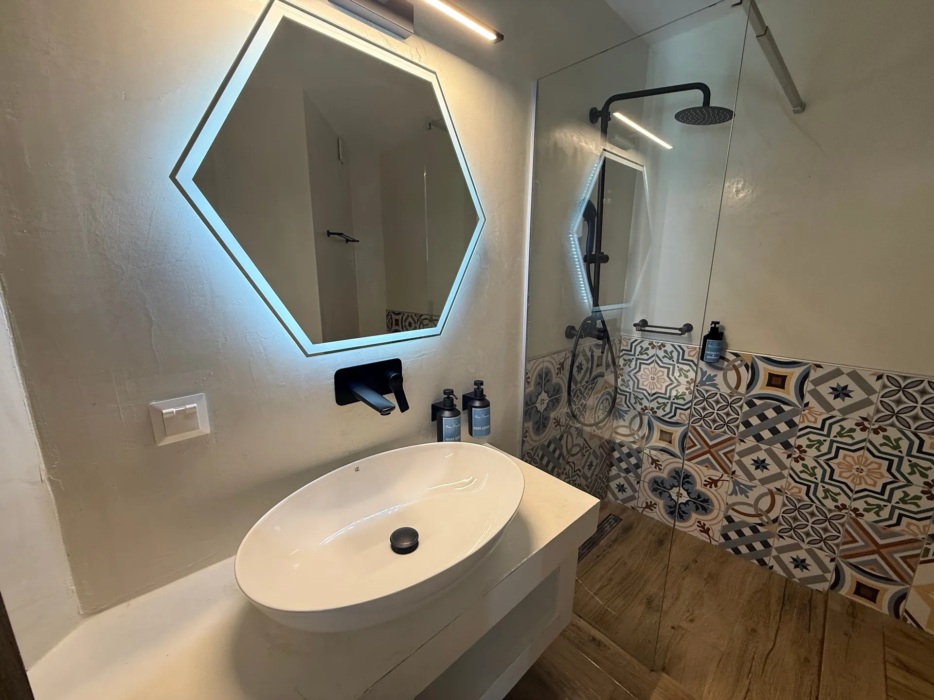 Tiara Holidays - Casa Panorama - pool side room sea view - bathroom